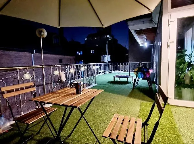 Hongdae Sky View Private Roof Garden 2br 2qb 1ssb 합정역 5분 단독하늘정원
