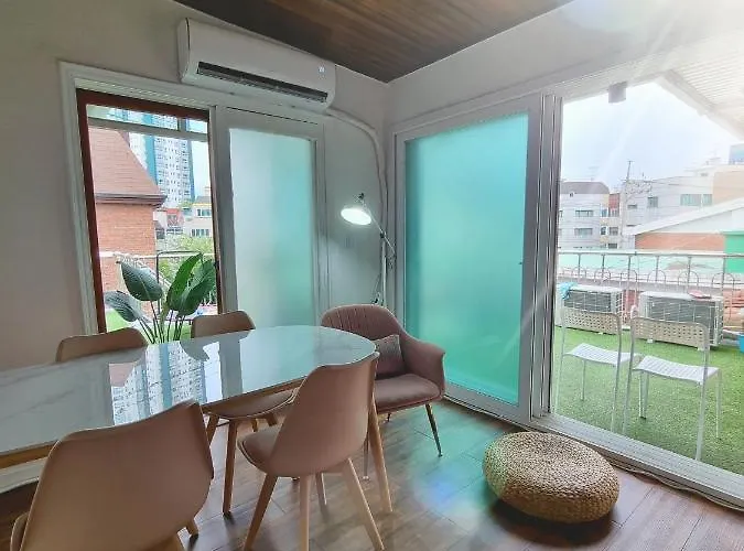 Hongdae Sky View Private Roof Garden 2br 2qb 1ssb 합정역 5분 단독하늘정원 Villa Seoul